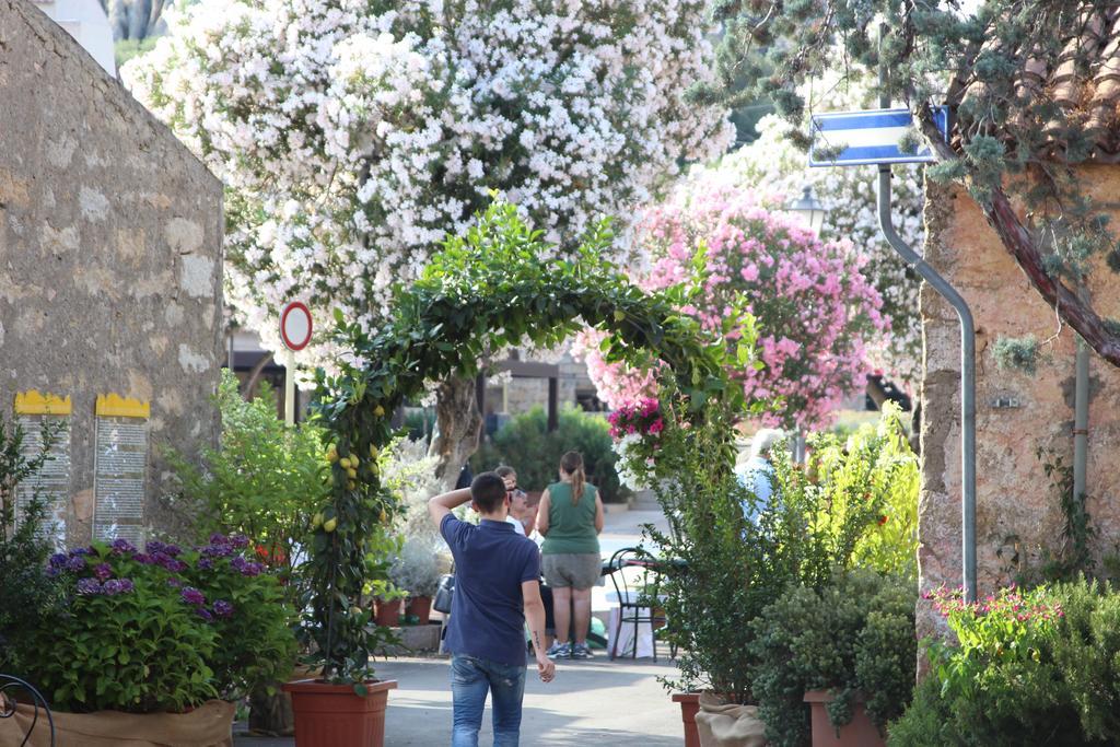 La Porta Sulla Costa Bed & Breakfast San Pantaleo Dış mekan fotoğraf